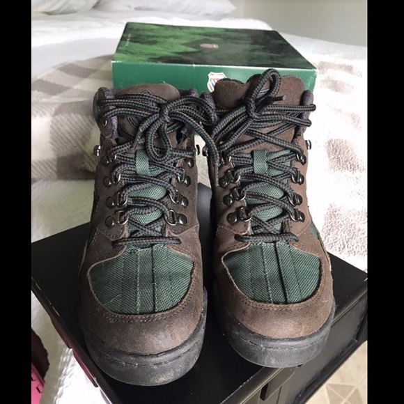 K-Swiss Boots - Picture 1 of 4